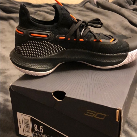 basketball shoes brand new never worn - Picture 4 of 4